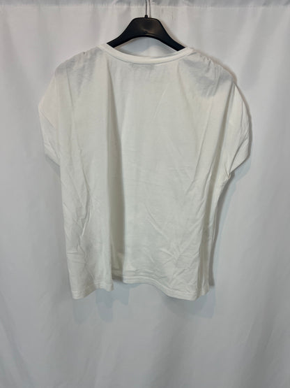 SCALPERS. White T-shirt with shoulder detail. TM