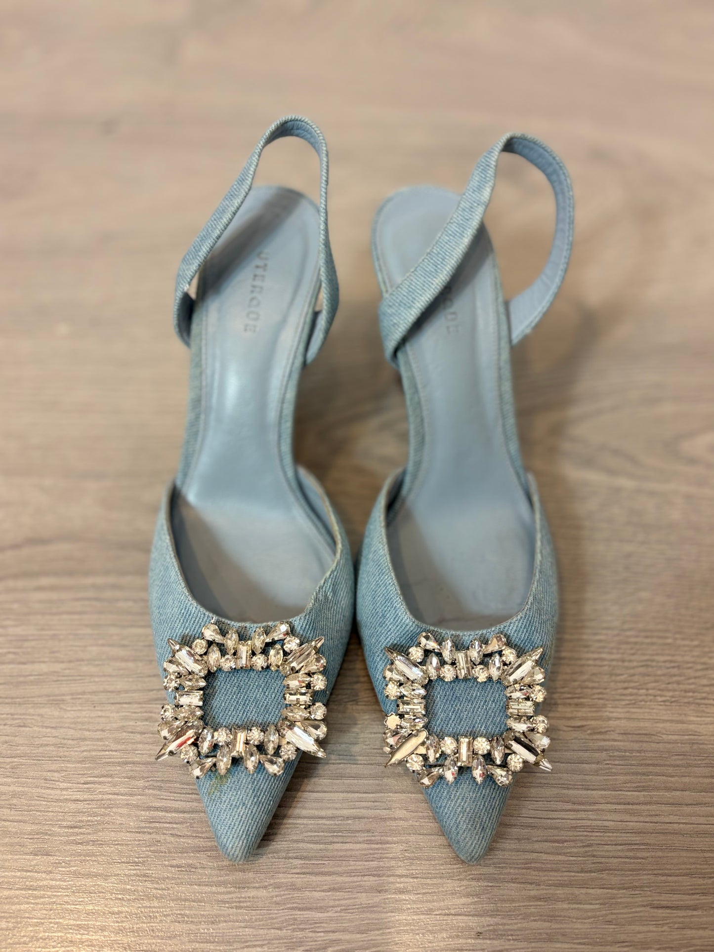 UTERQUE. Sandalia denim broche. T 38