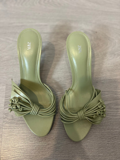 ZARA. Sandalia pastel tiras. T 38