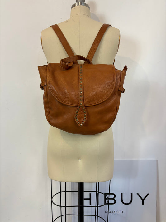 MICUIR. Mochila tachas camel