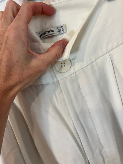 STRADIVARIUS. Pantalón ancho blanco T.34