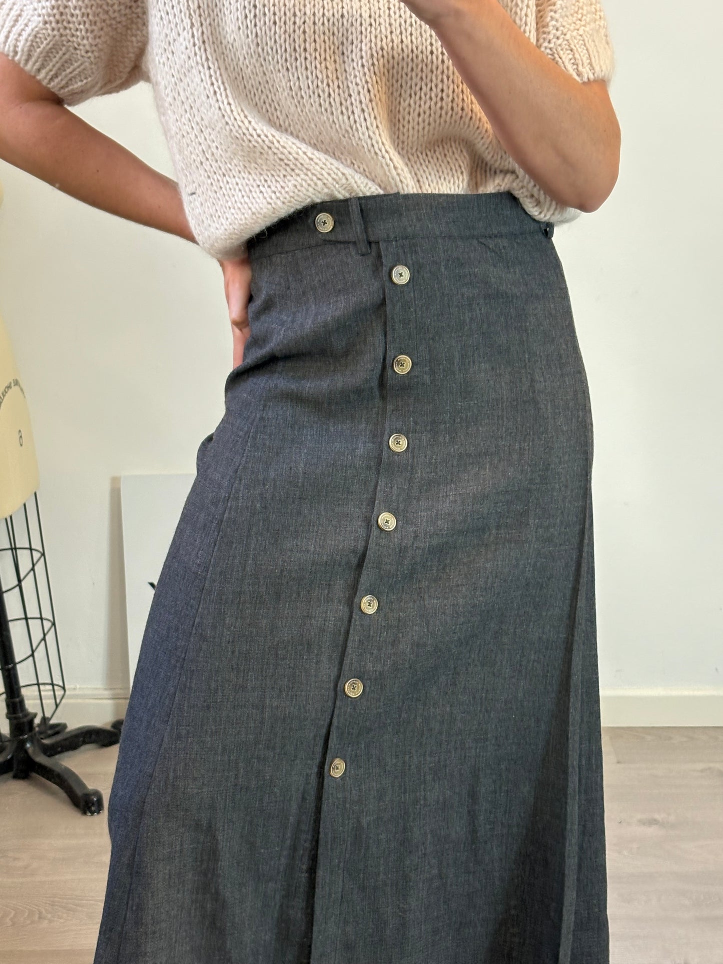 LLOYD´S . Falda midi abotonada con lana