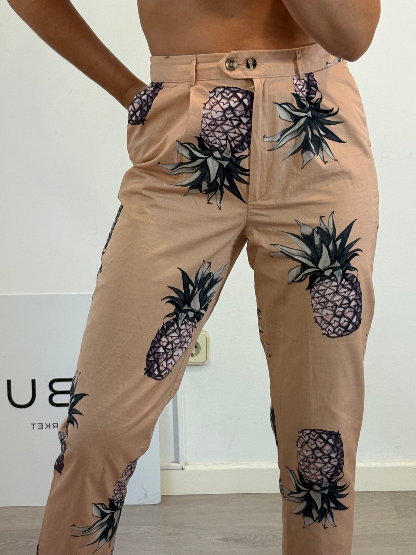 MANGO. Pantalón estampado piñas, T M