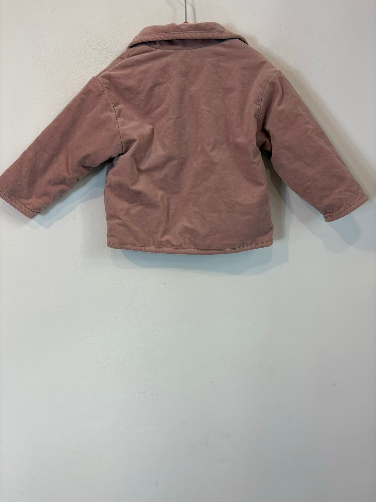 MANGO. Chaqueta rosa textura . T 12-18 meses