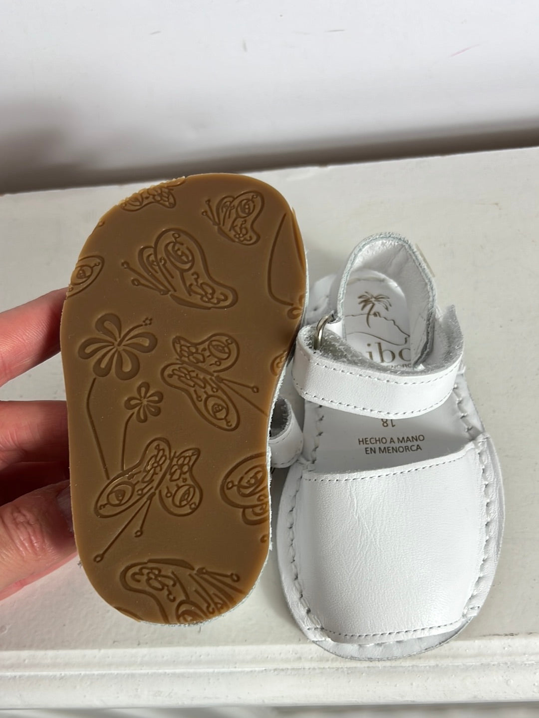 MIBO. White leather Menorcan sandals. Size 18