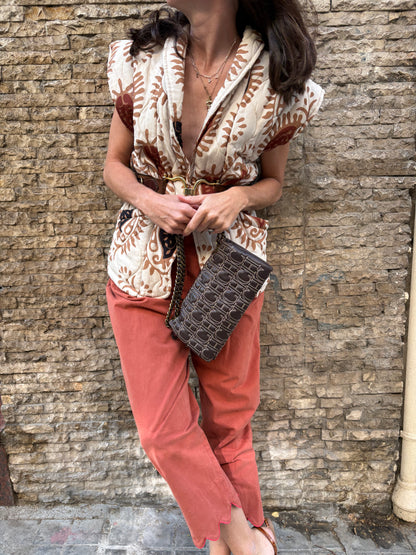 CAROLINA HERRERA. Bolso clutch marrón piel