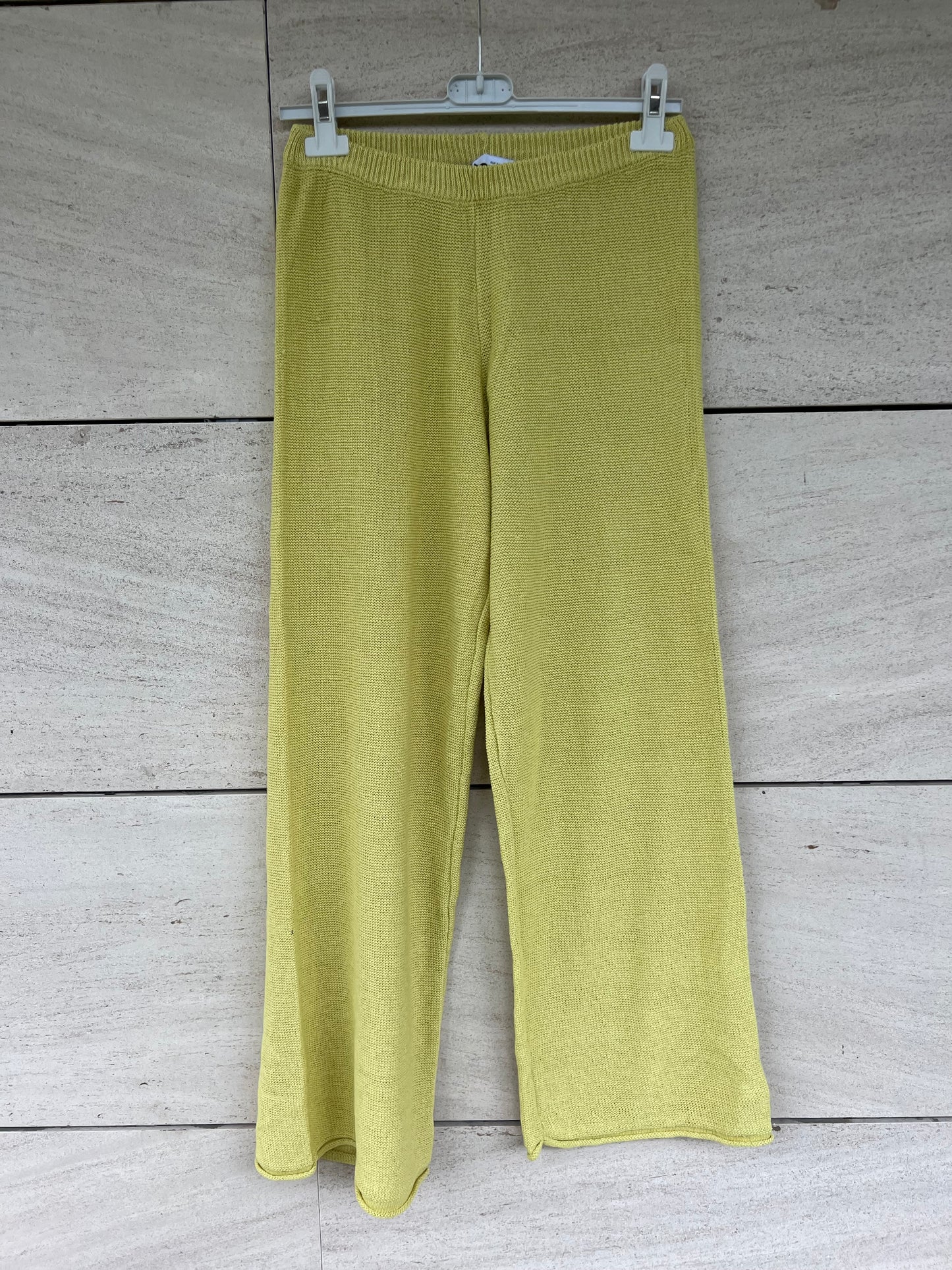 ZARA. Conjunto verde lima de punto T.s