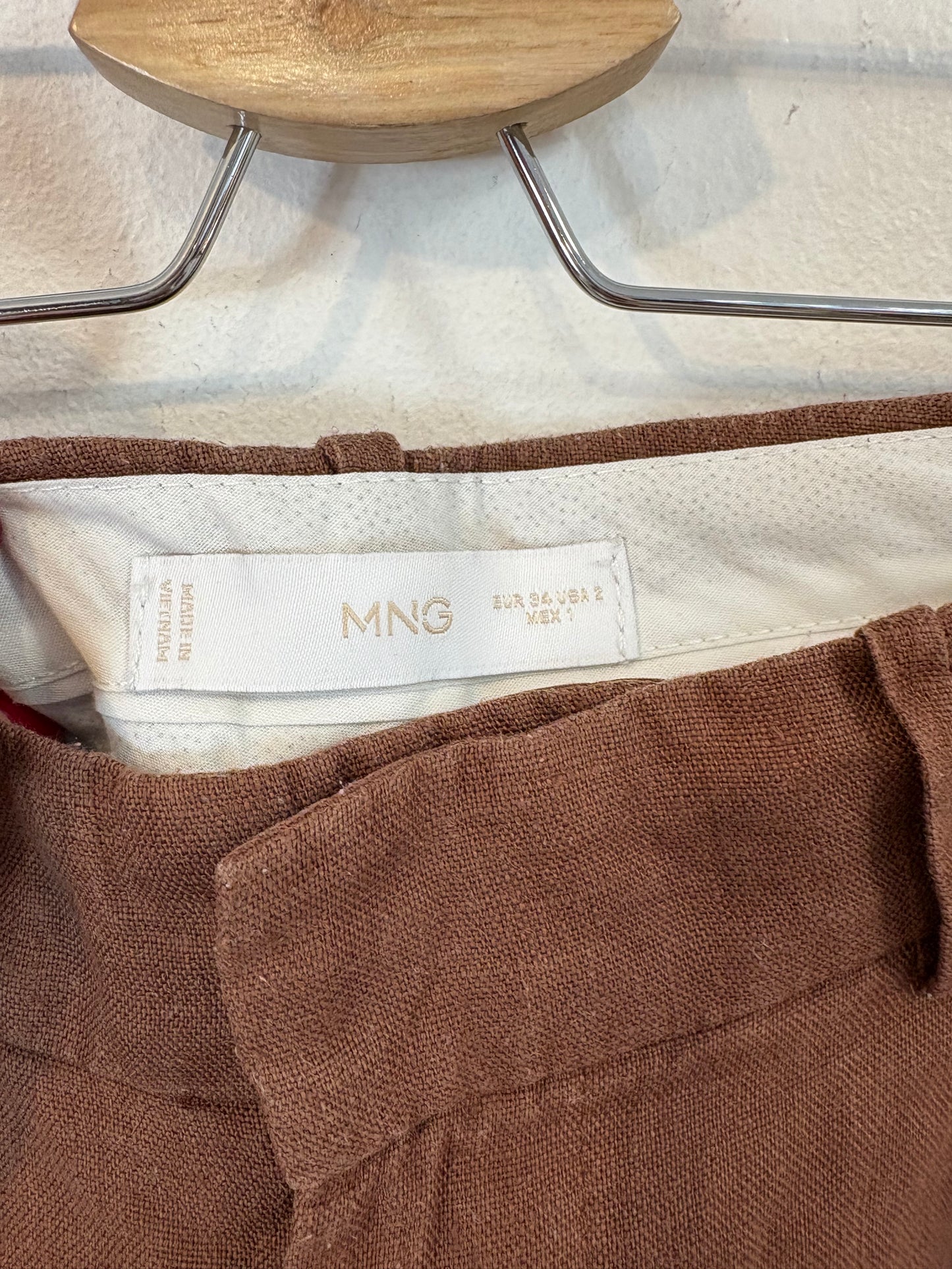 MANGO. Pantalón marrón lino