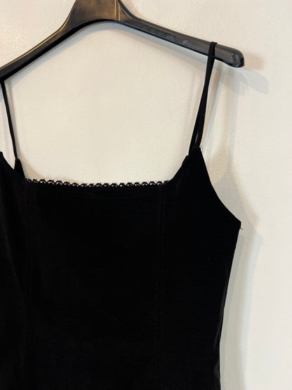 MANGO. Vestido negro corto