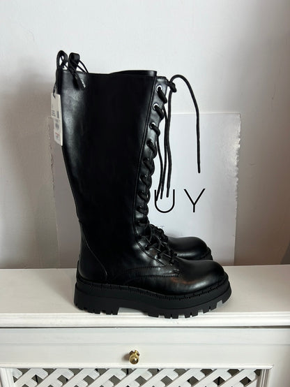 ZARA. Bota alta militar cordones. T 39