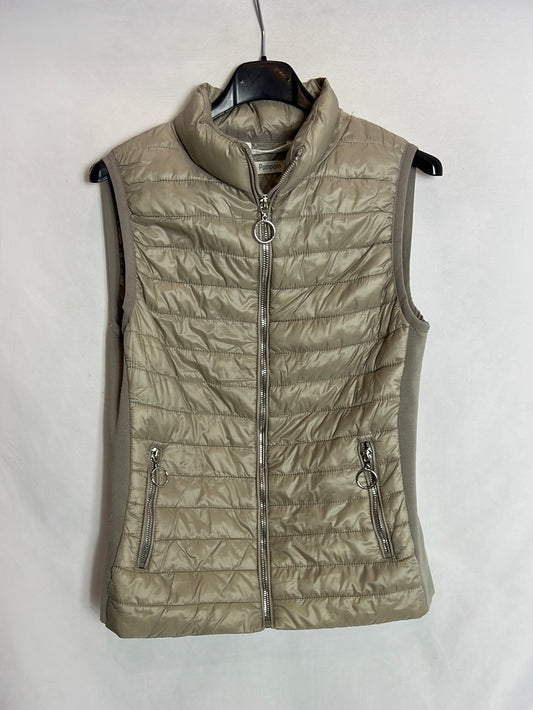 Pompom. Beige sleeveless feathers. TM