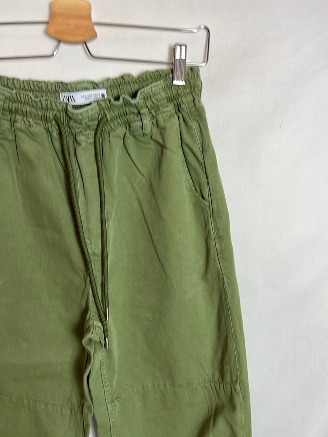 ZARA. Pantalón slouchy verde. T S