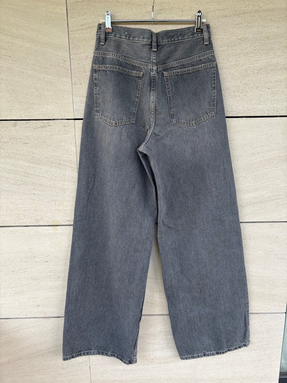 ZARA. Denim gris pata ancha