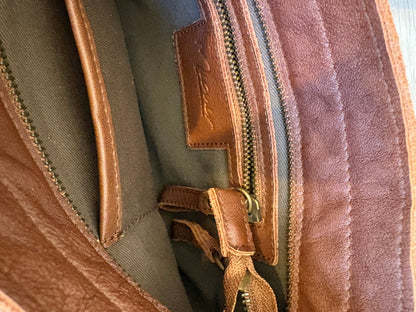 MICUIR. Bolso bandolera  flecos piel