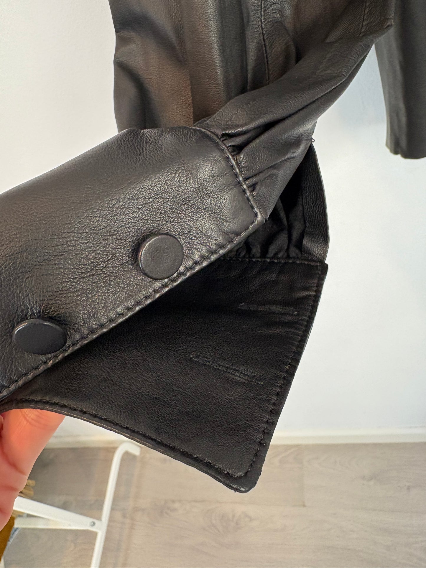 MON & PAU. Camisa negra piel