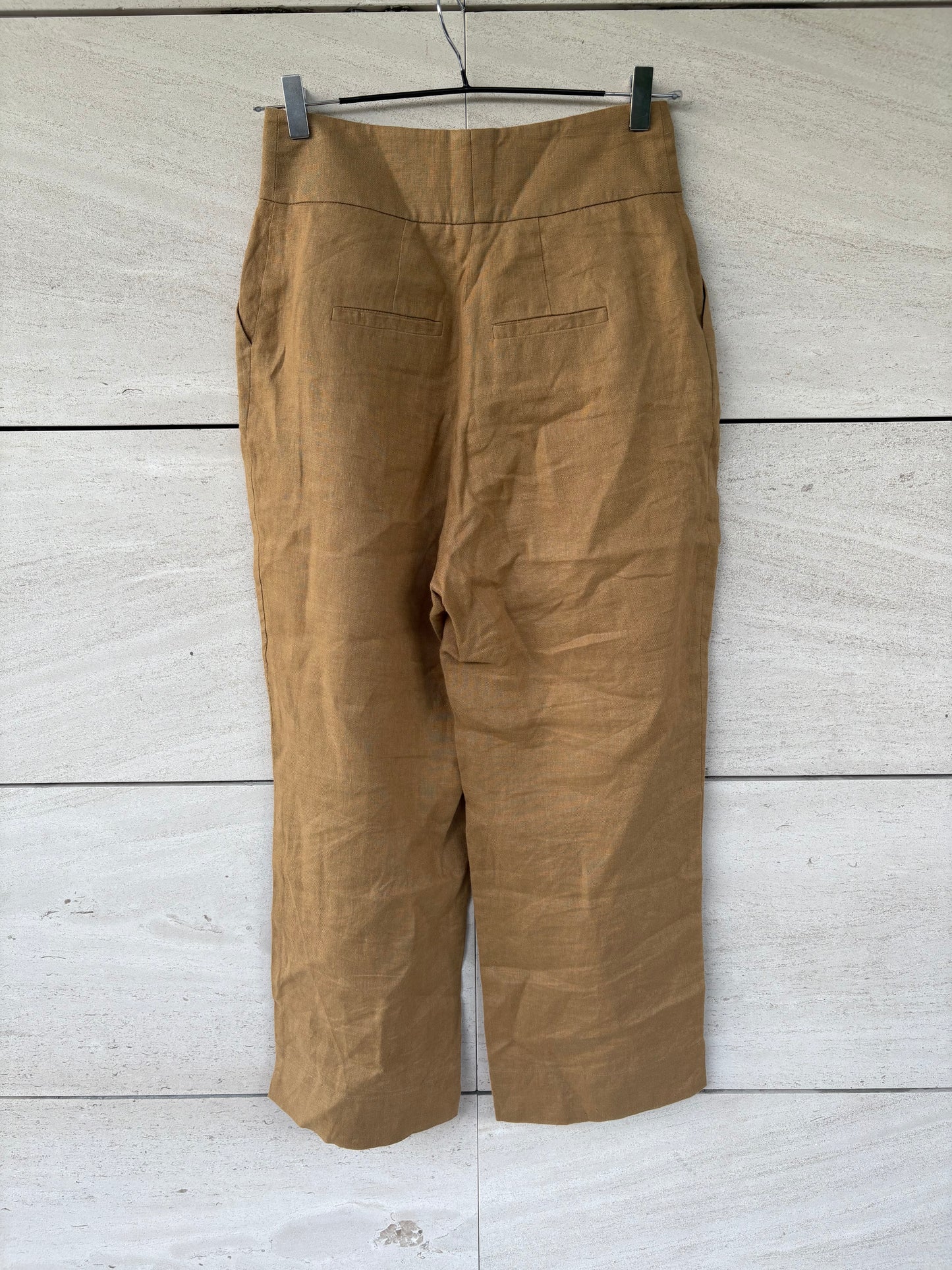 UTERQÜE. Pantalón camel lino. T M (tara)