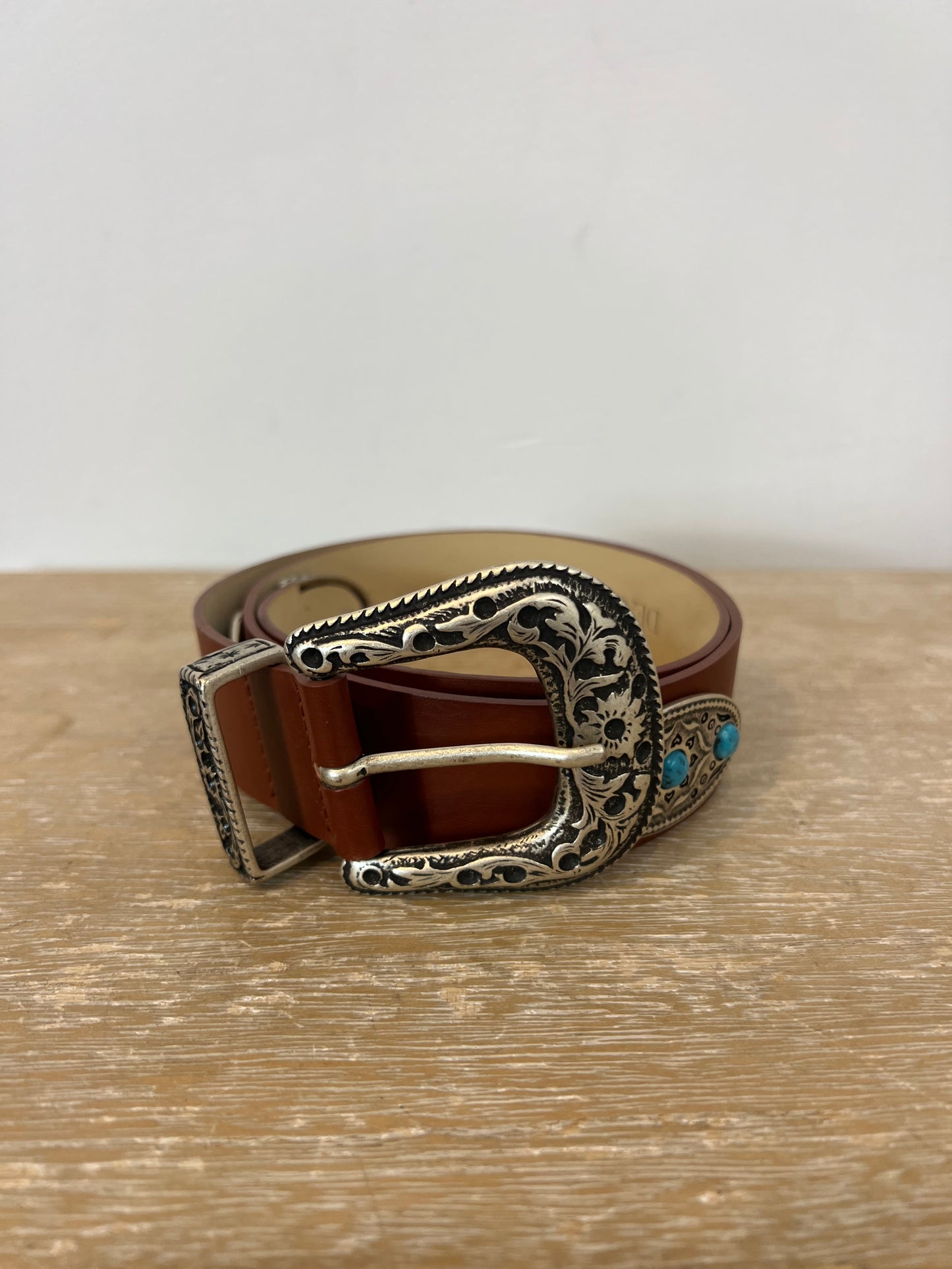 DENNY ROSE. Cinturón piel marrón piedras turquesa. T S