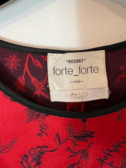 FORTE FORTE. Top rojo bordado negro  T.s