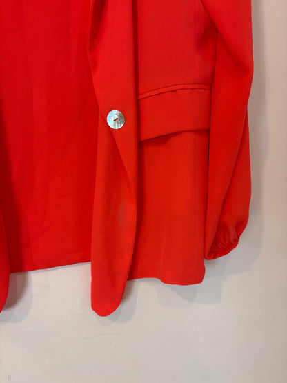 CONCHITA SAINZ. Conjunto Rojo fluido