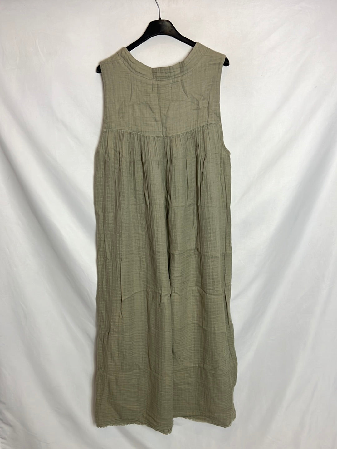 GO GENTLY NATION. Light green midi dress. TM