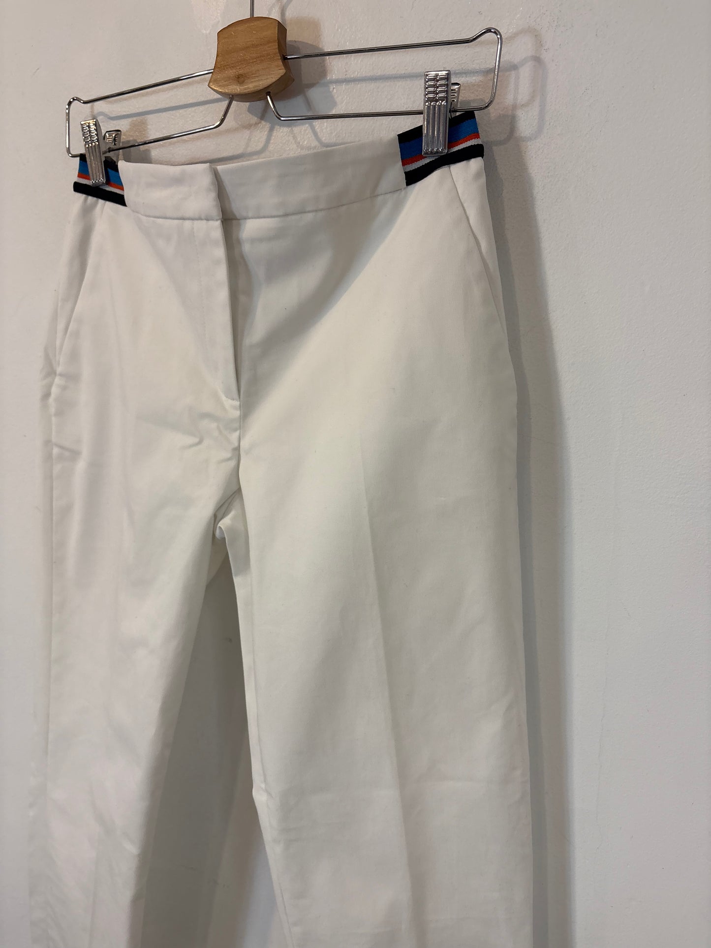 HARMONT & BLAINE. Pantalón chino blanco detalle cintura