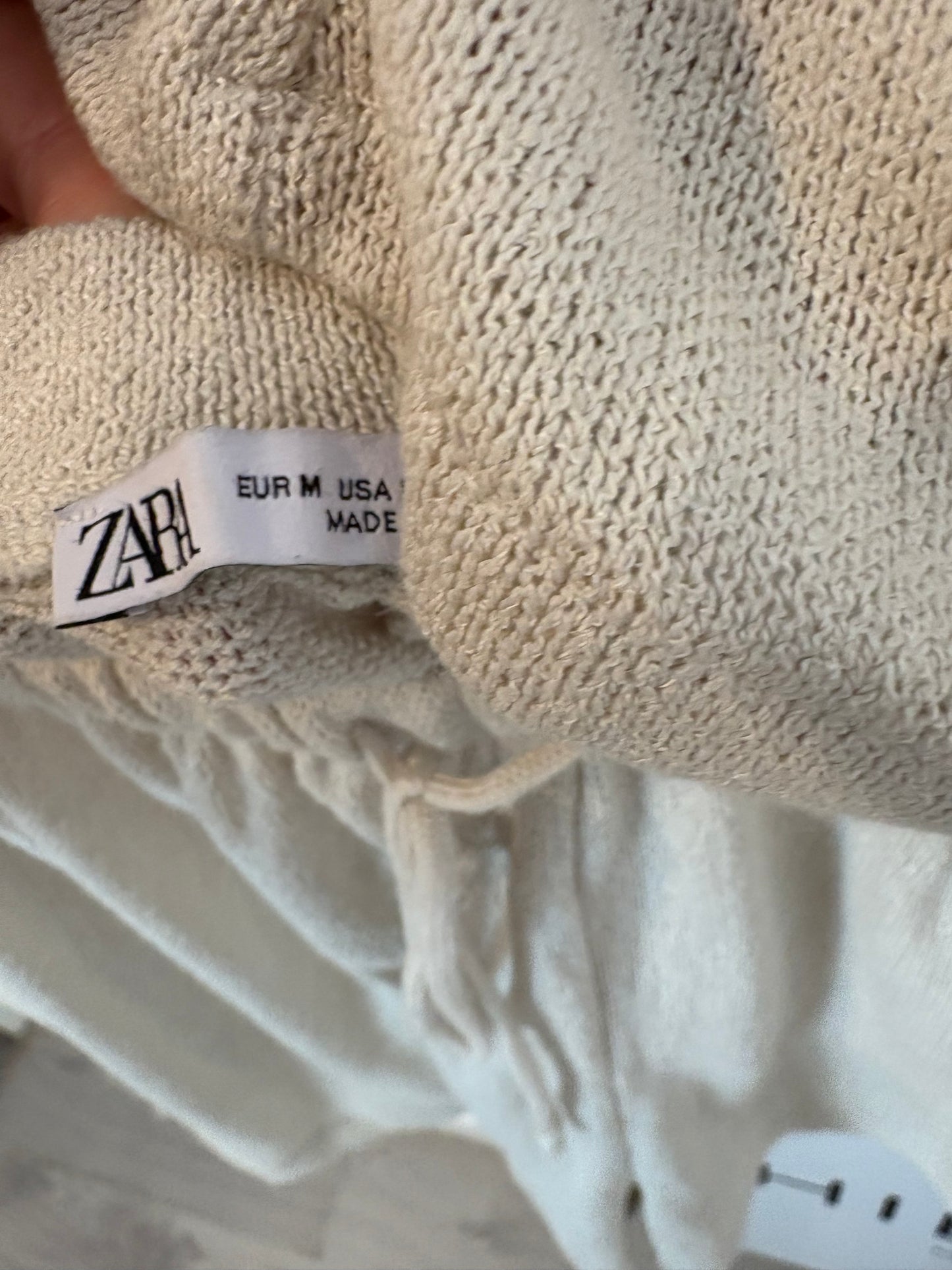 ZARA. Conjunto beige punto