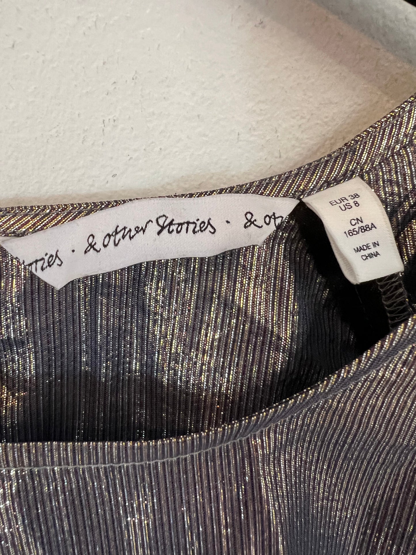 &OTHER STORIES. Blusa fluida plateada T.38