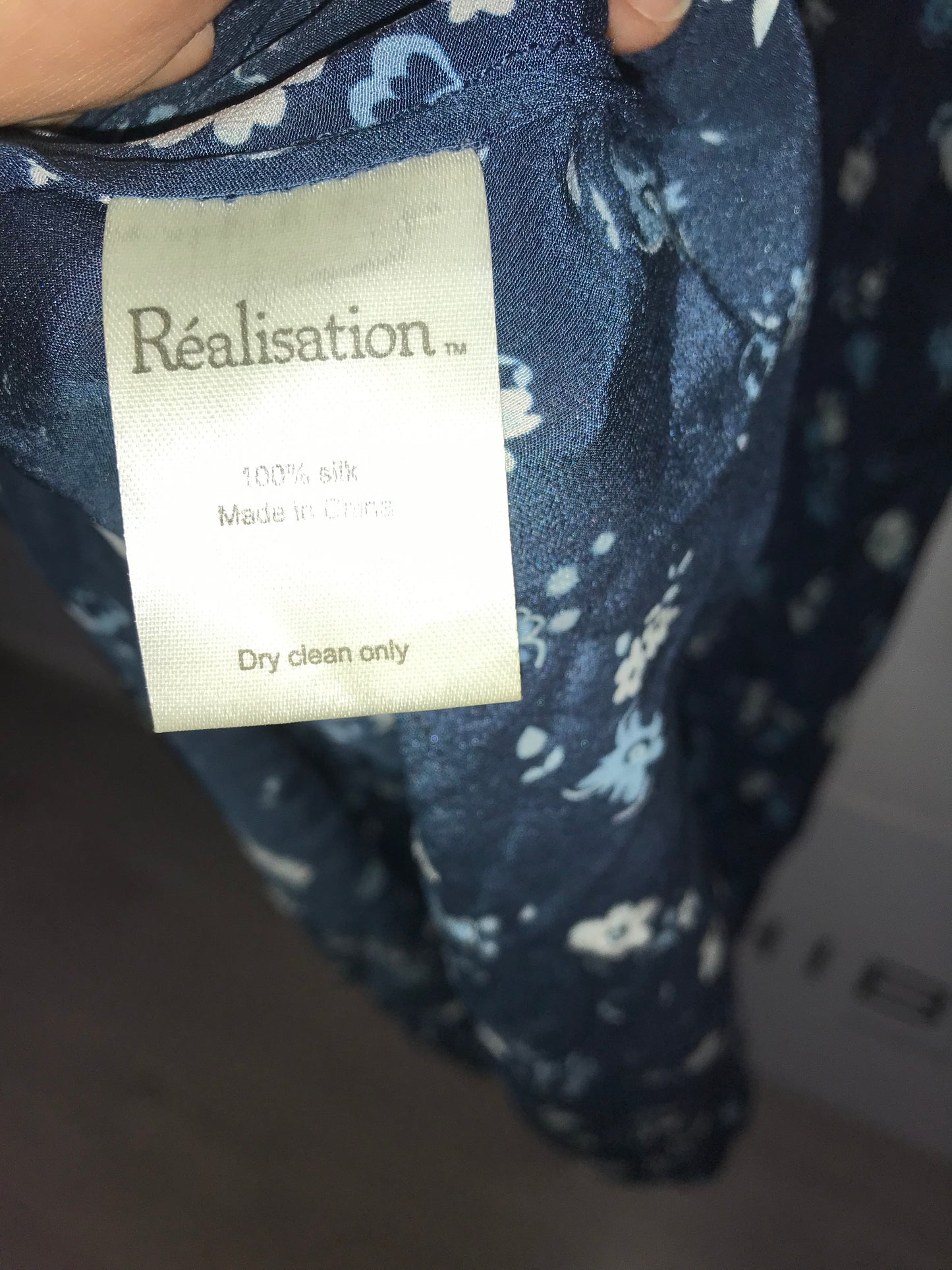 RÉALISATION. Vestido midi seda azul flores