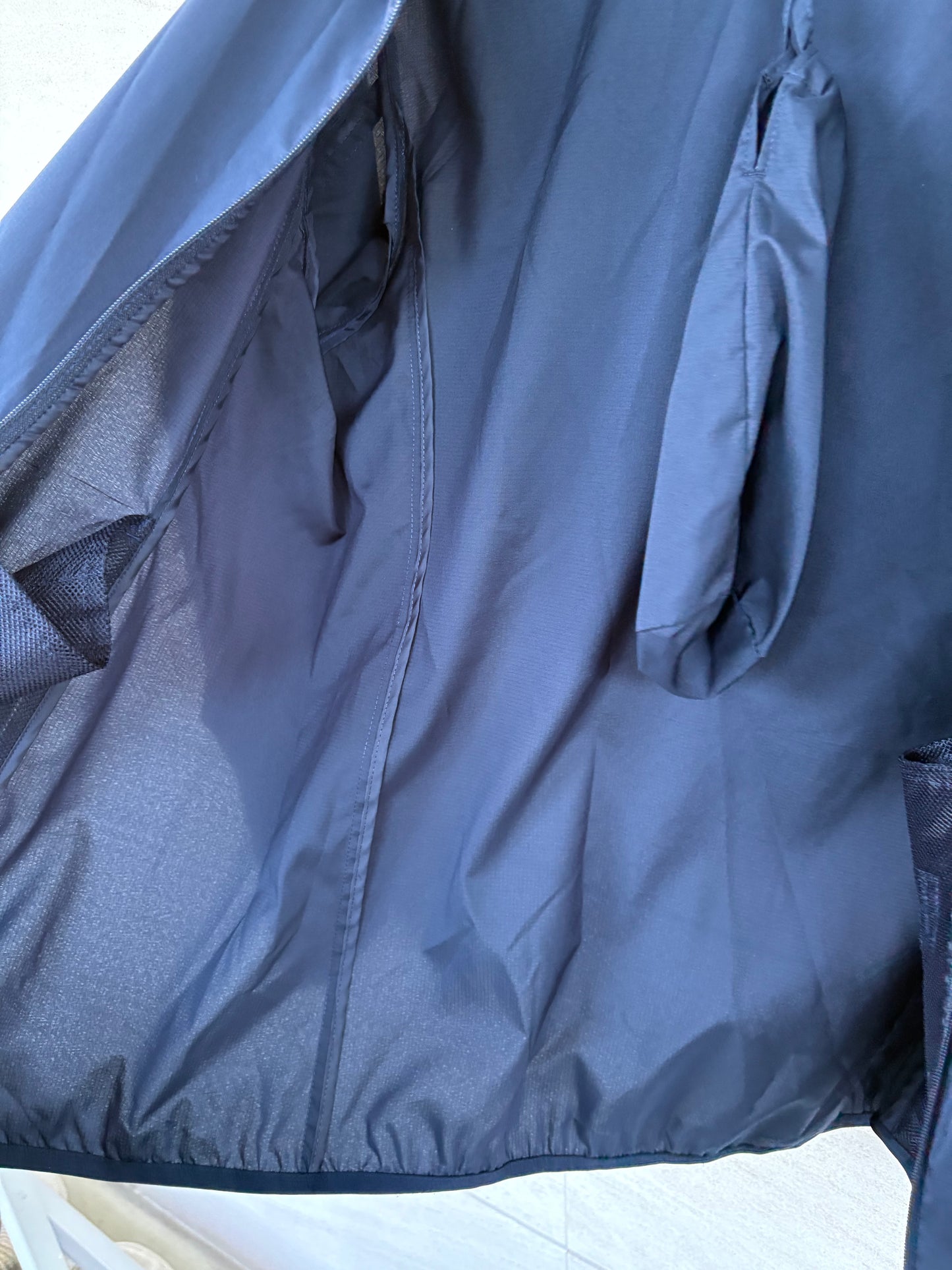 UNIQLO. Navy blue pocketable windbreaker. TL