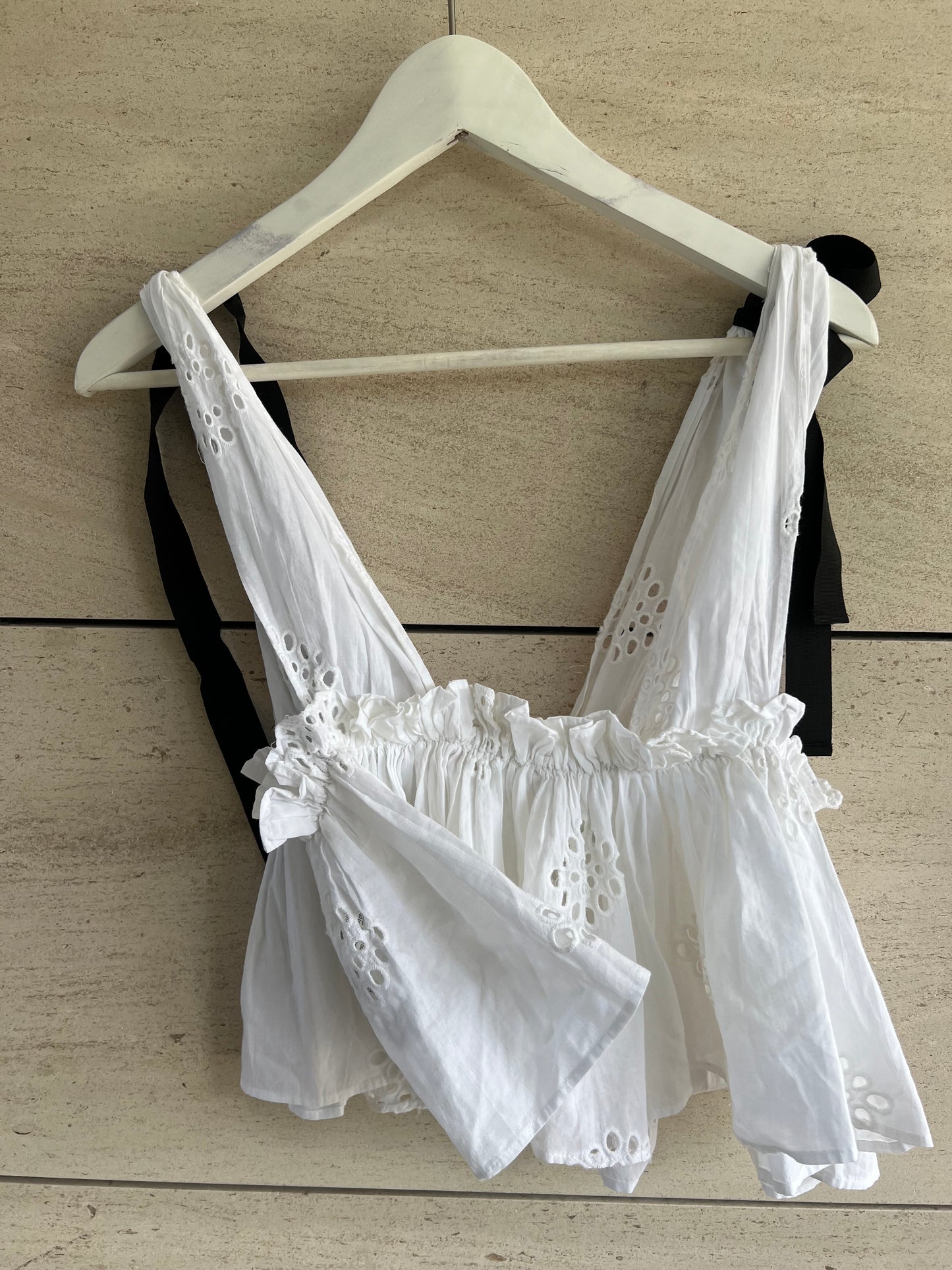 ZARA. White die-cut top TM