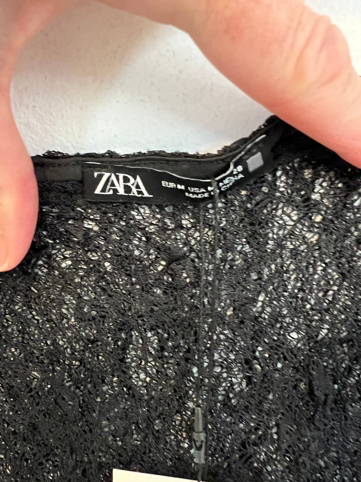 ZARA. Vestido negro encaje