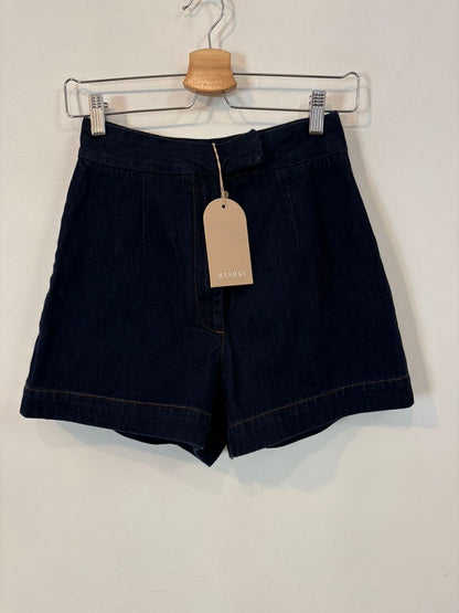 MESHKI . Conjunto denim chaleco y bermuda