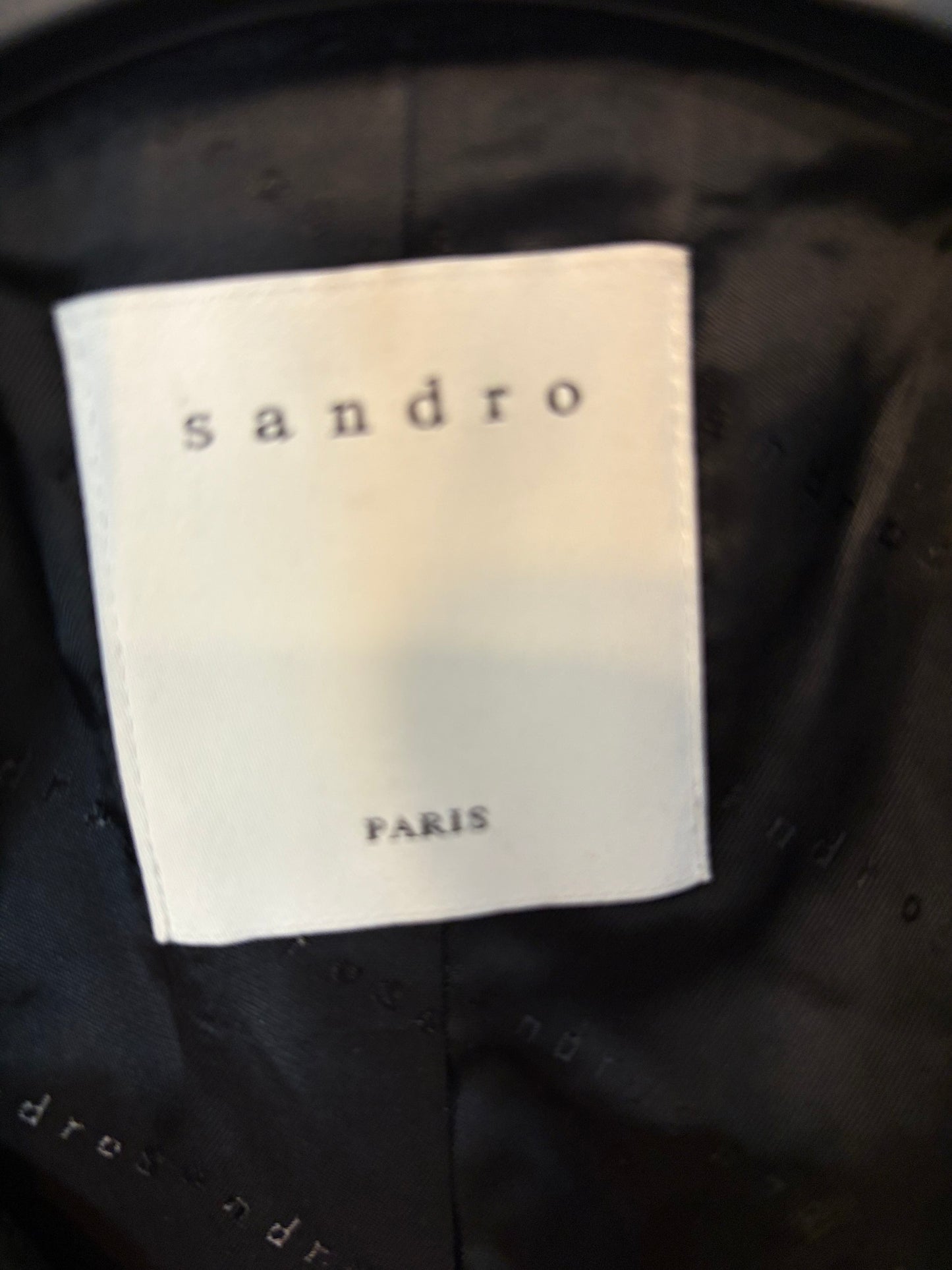 SANDRO. Chaqueta negra tweed bolsillos