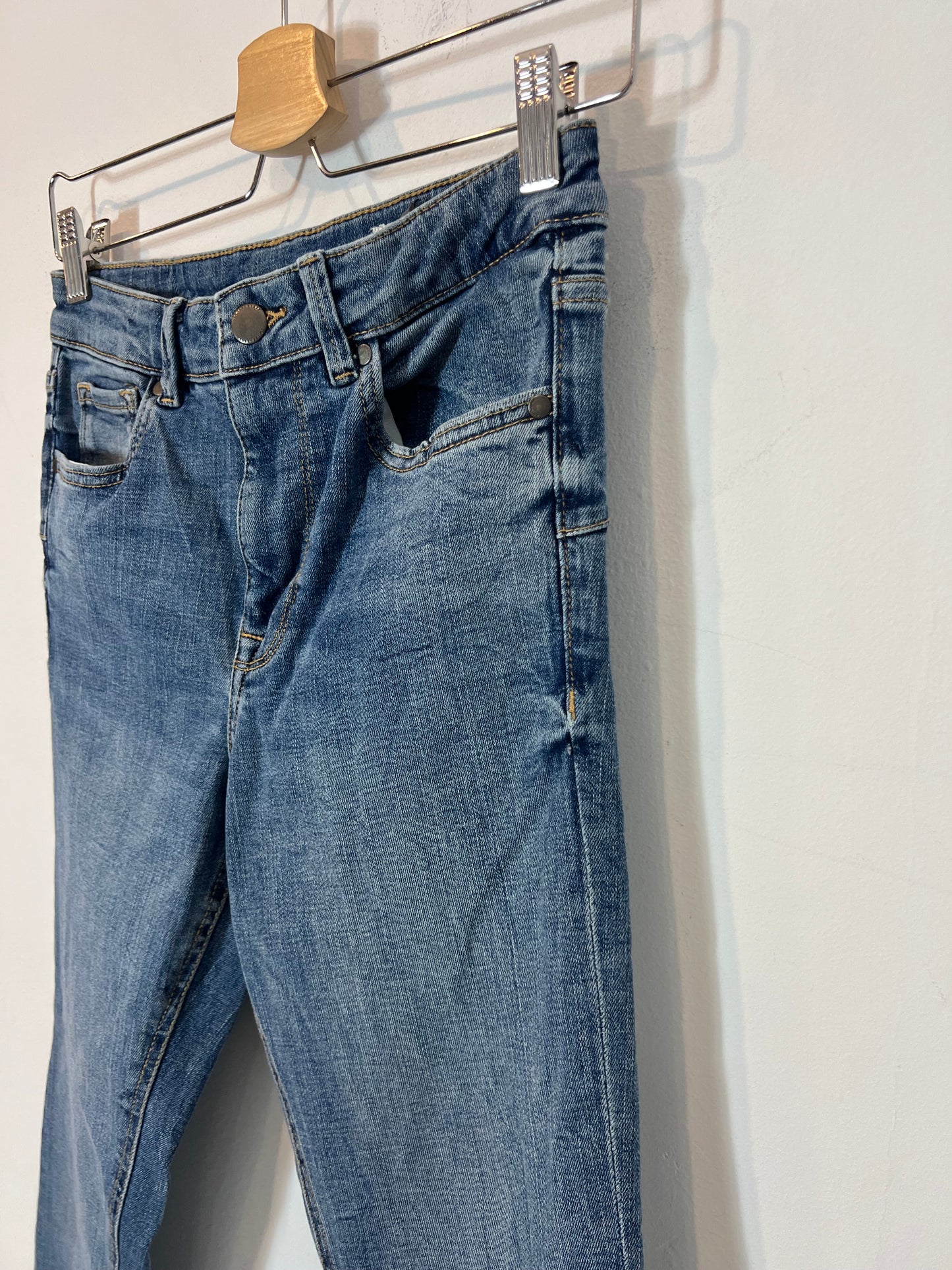 ZARA. pantalón denim campana T.36