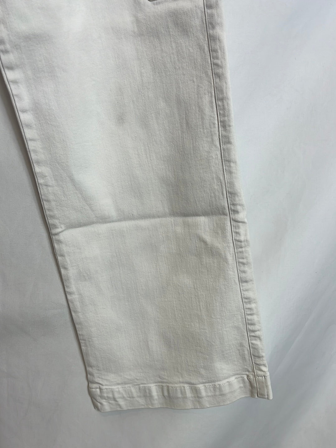 NOON. Pantalones blancos denim bolsillos. T 36