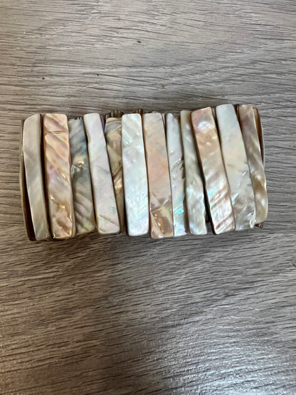 OTHERS. Mother-of-pearl bracelet