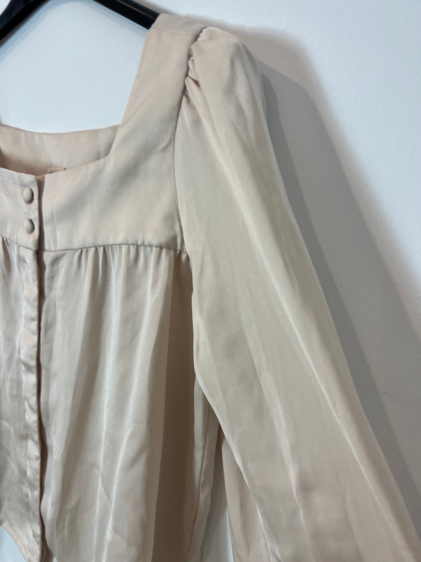 TRIANA BY C. Satin beige Ts blouse