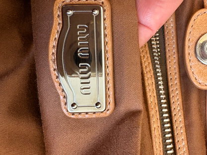 MIU MIU. Bolso trenzado piel