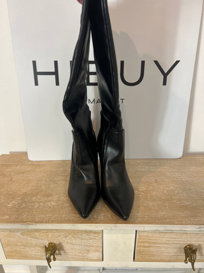 OTRAS. Botas negras efecto piel T.38