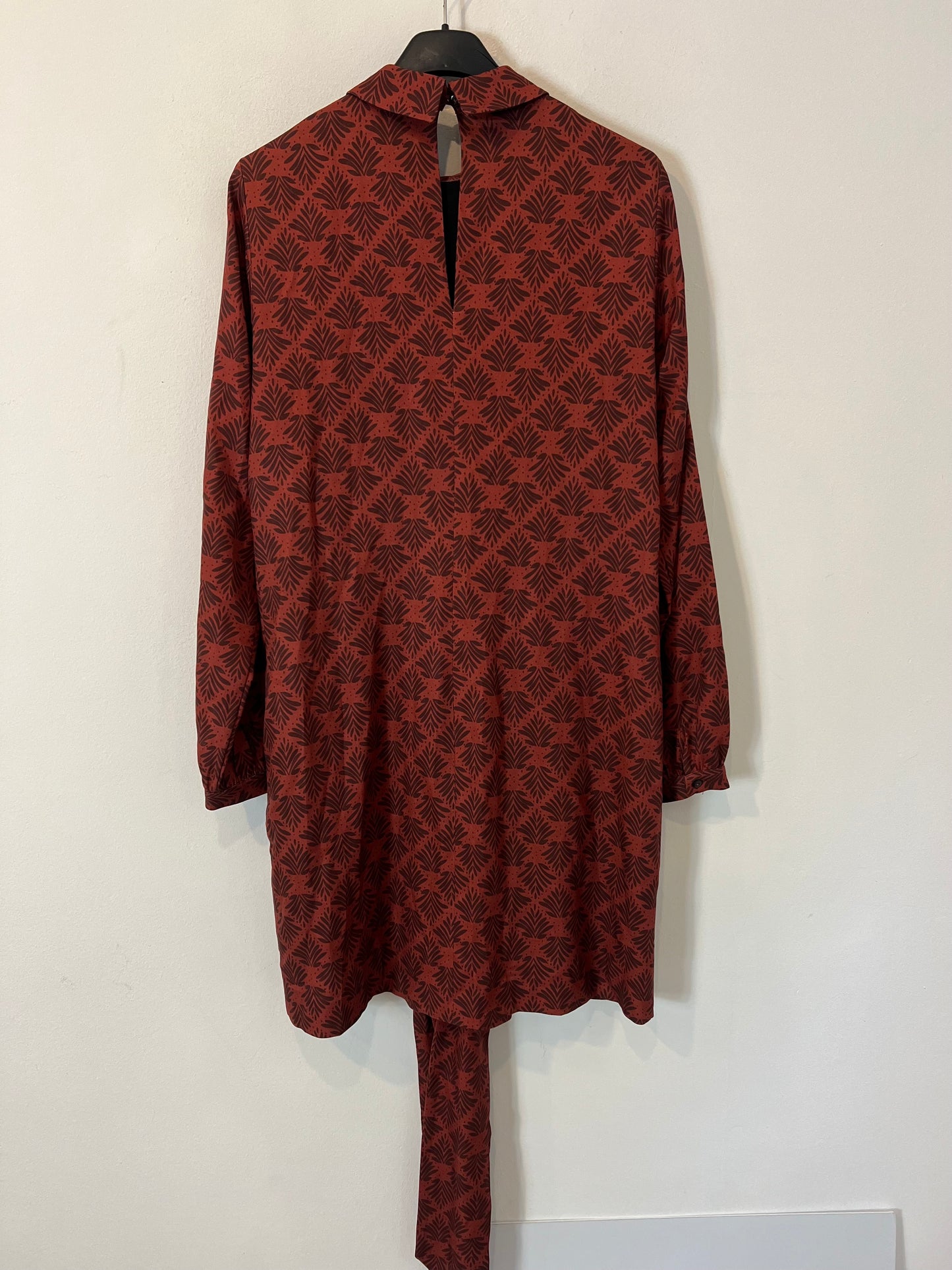 DOLORES PROMESAS. Vestido estampado burdeos T.36