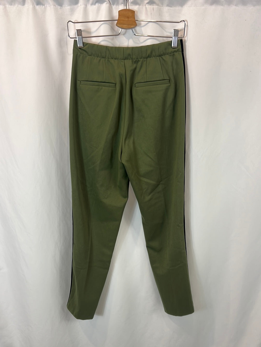 ZARA.Pantalón verde rayas T.xs