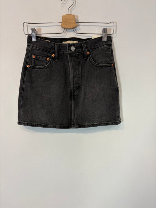 LEVI´S. Falda denim gris