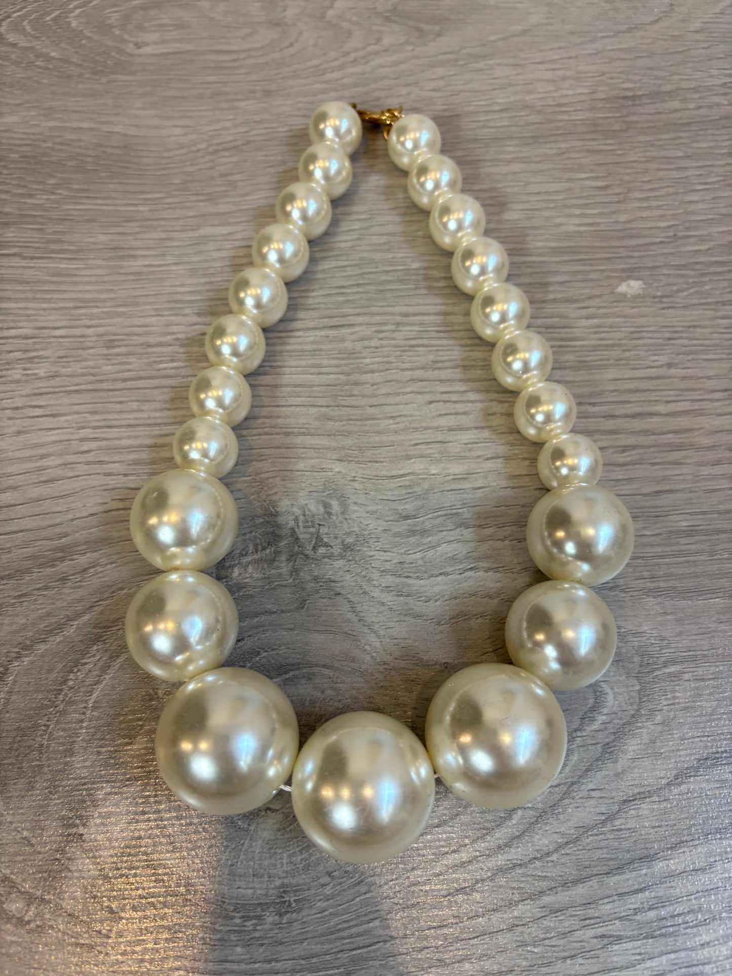 ZARA. Gargantilla perlas diferentes tamaños