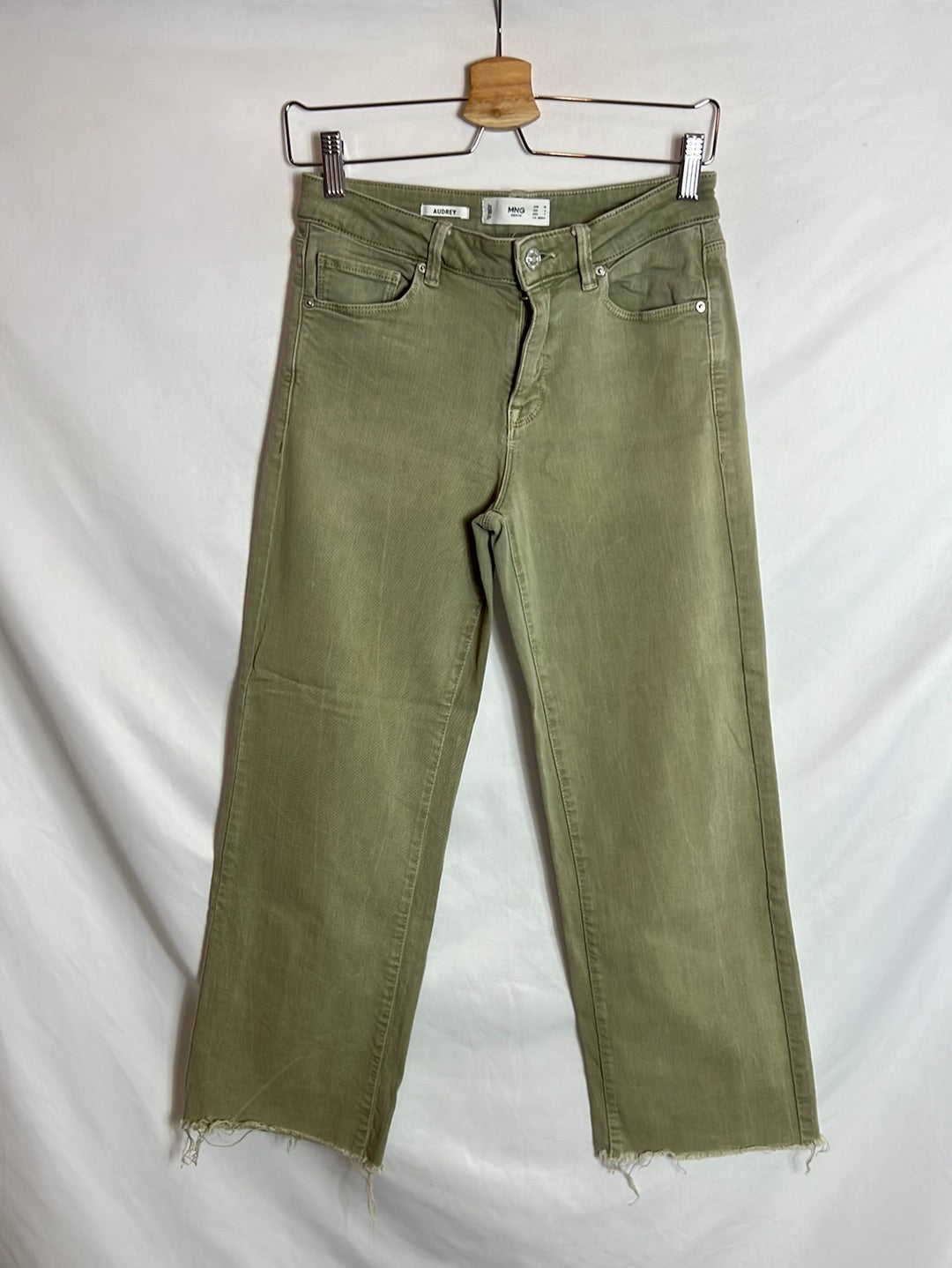 MANGO. Denim recto verde claro. T 36