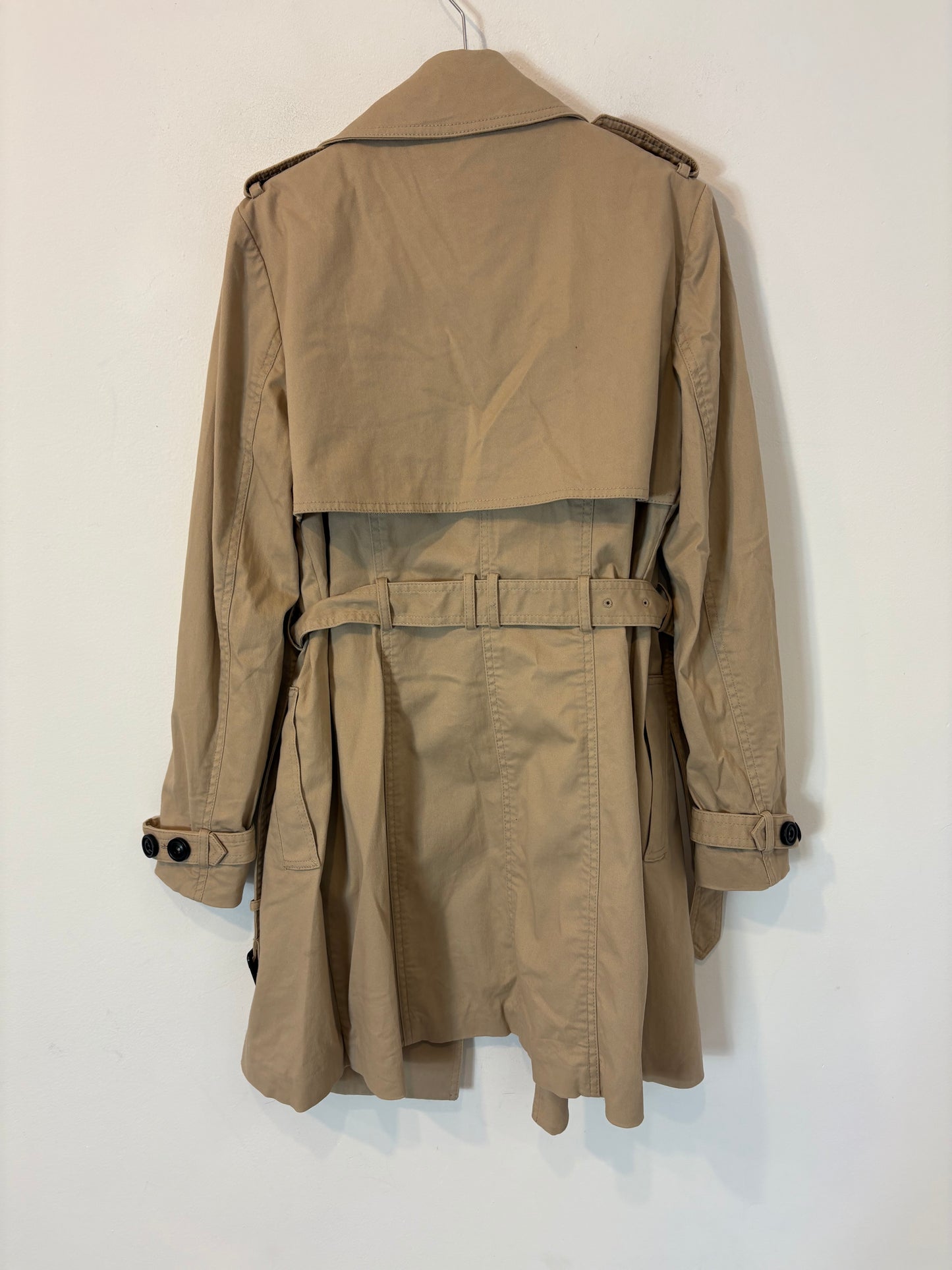MANGO. Gabardina beige clásica