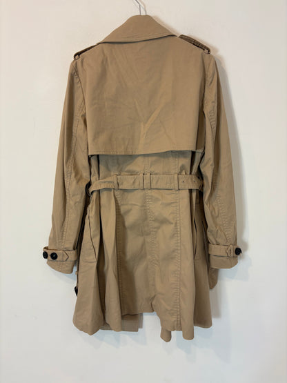 MANGO. Gabardina beige clásica