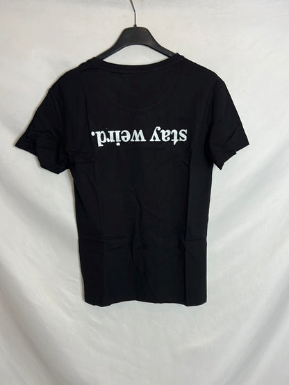 OTRAS. Camiseta negra letras. T M