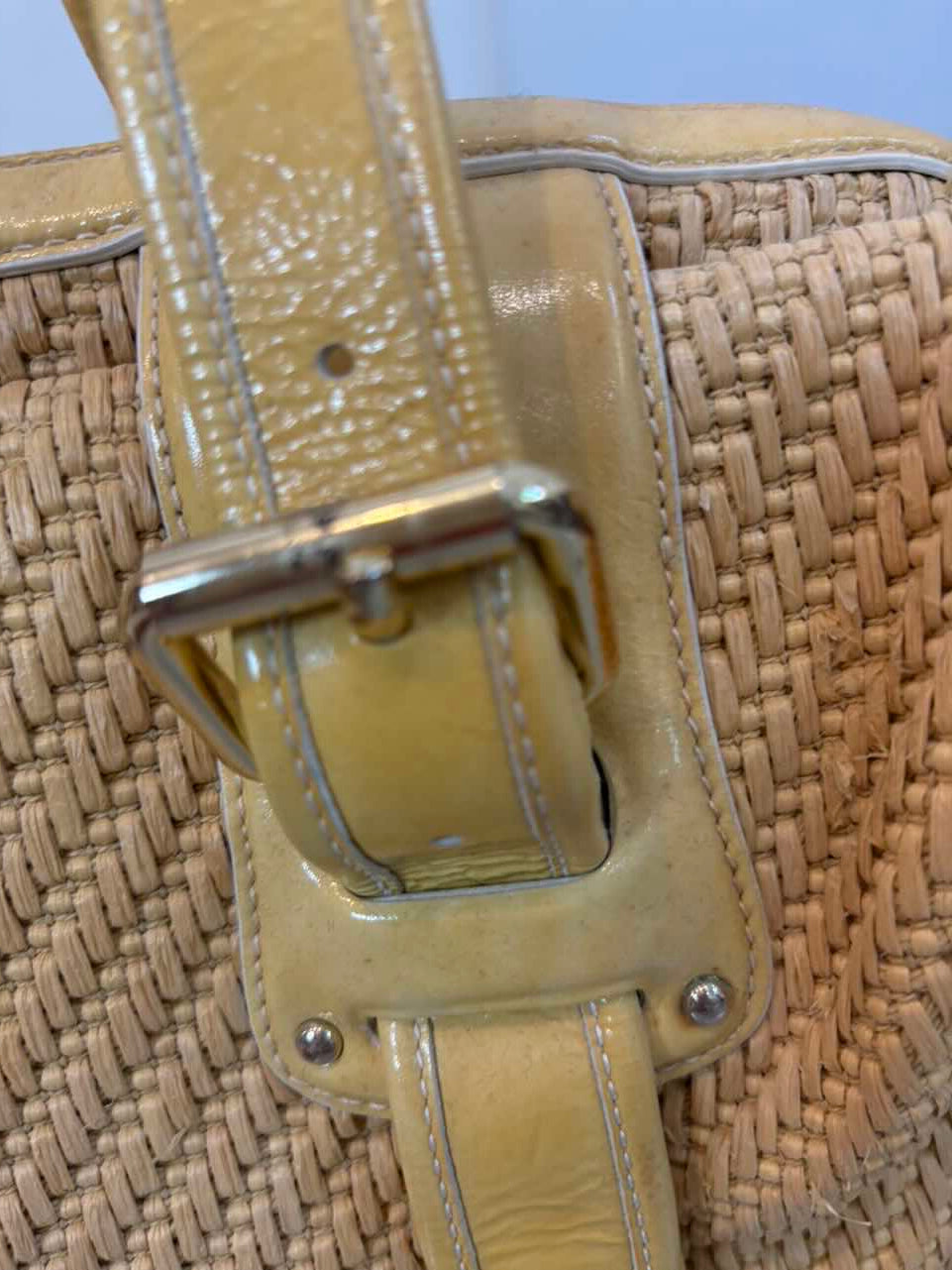 BALLY. Bolso amarillo doble textura
