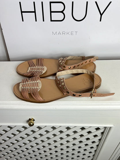 MICUIR. Sandalia plana piel tachuelas. T 37