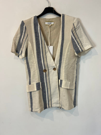 MOHEL. Conjunto chaqueta y bermuda rayas T.xs/s